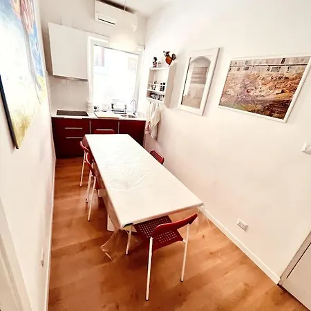 Апартаменты Greta's House , Centre *